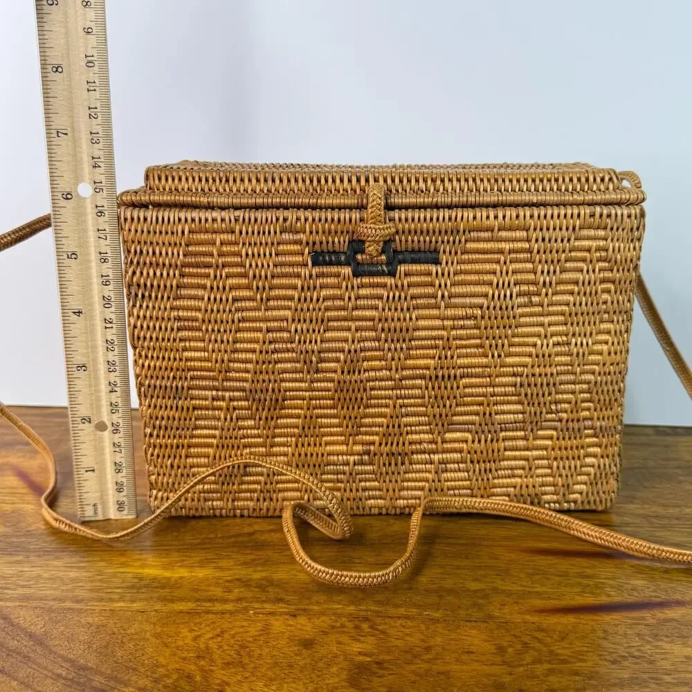 Vintage Woven Straw Grass Hawaiian Purse Crossbody
